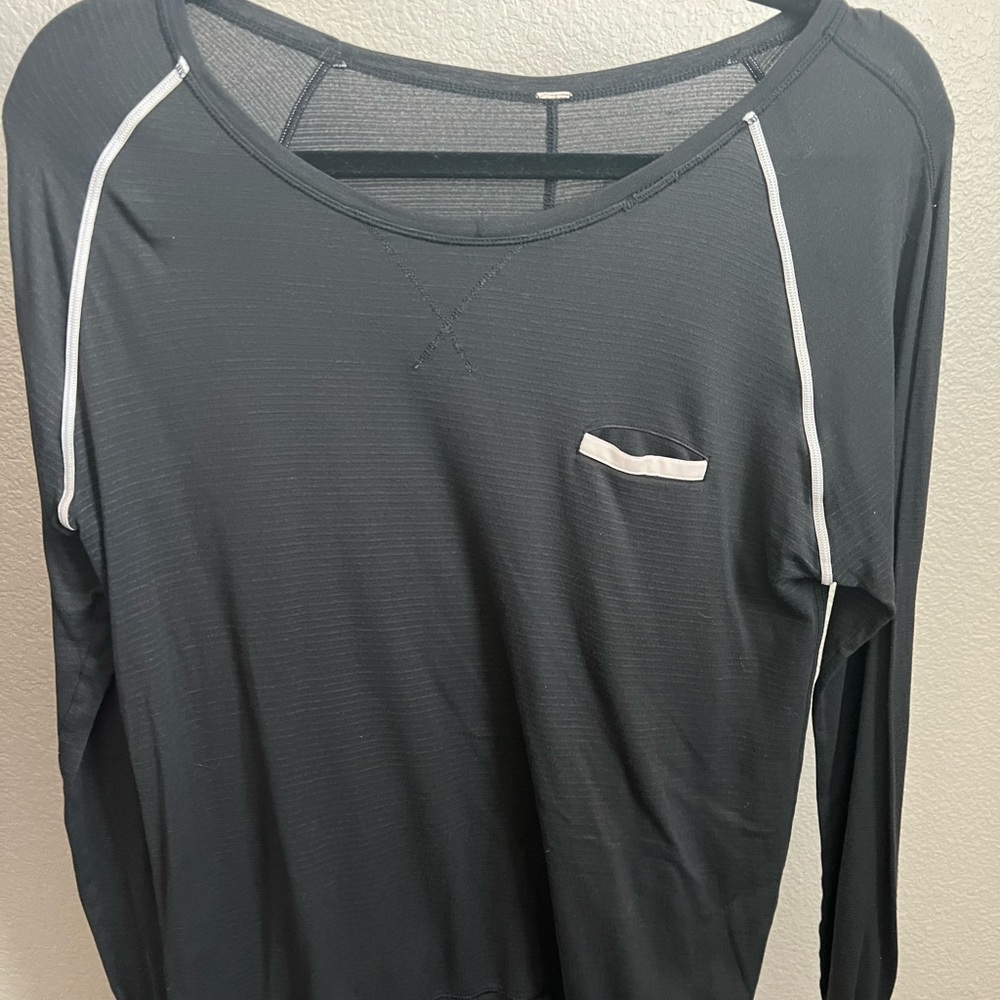 Lululemon long sleeve tee, size 6. (Reflective)
